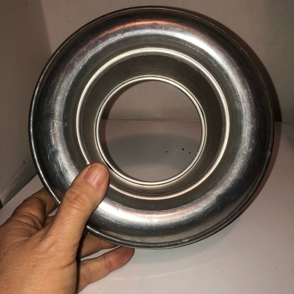 Classic vintage aluminum ring mold. Jello mold, ice mold, use your imagination - Picture 3 of 5